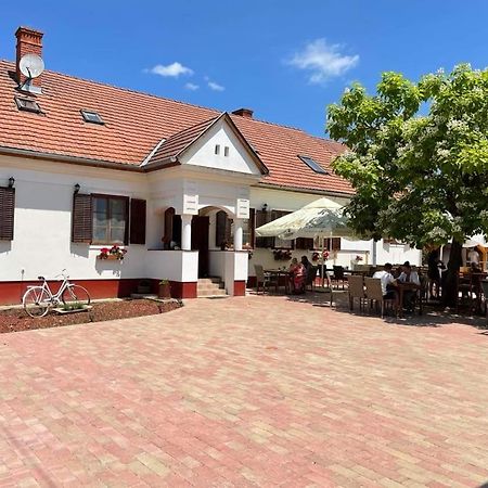 Nemesnép Noble'S Panzio Es Etterem Bed & Breakfast エクステリア 写真